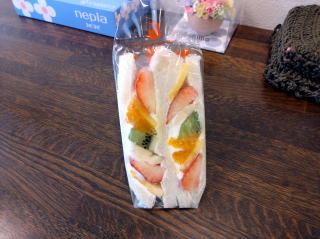 京都　手作りサンドイッチの店　タナカ　フルーツサンド　烏丸御池